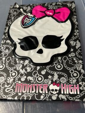 monster high White & Hot Pink Skull Crossbody Purse